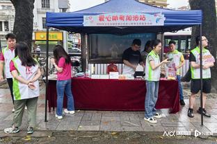 荷媒：伯利本想请费耶诺德主帅执教蓝军，还派私人飞机去接他